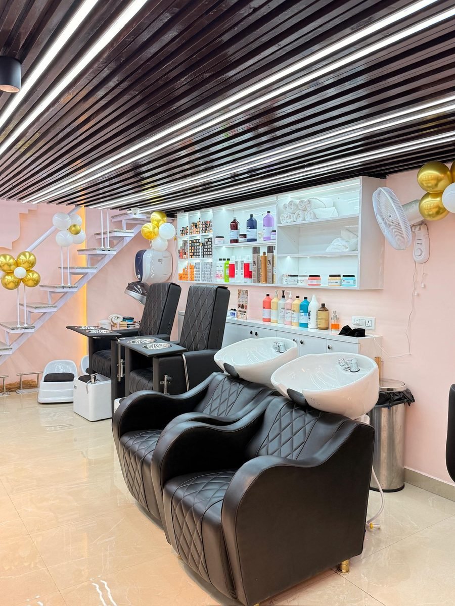Wash stations at Magnify By Varsha salon